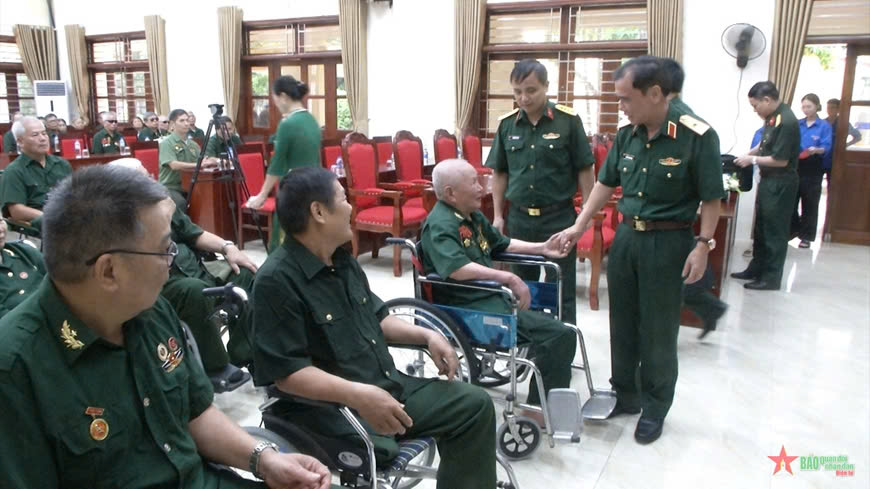 Tổng cục Hậu cần thăm, tặng quà các Trung tâm điều dưỡng trên địa bàn tỉnh Hà Nam